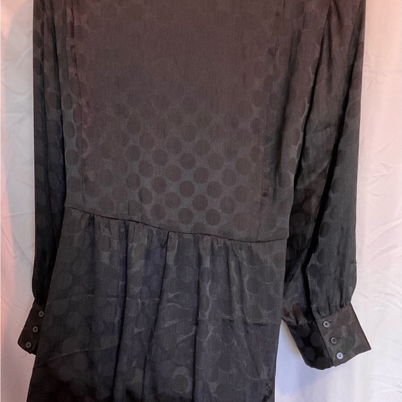 Lane Bryant Black Blouse. Plus Size 28.  Button front.  Long Sleeve w/ buttons. - Picture 6 of 8